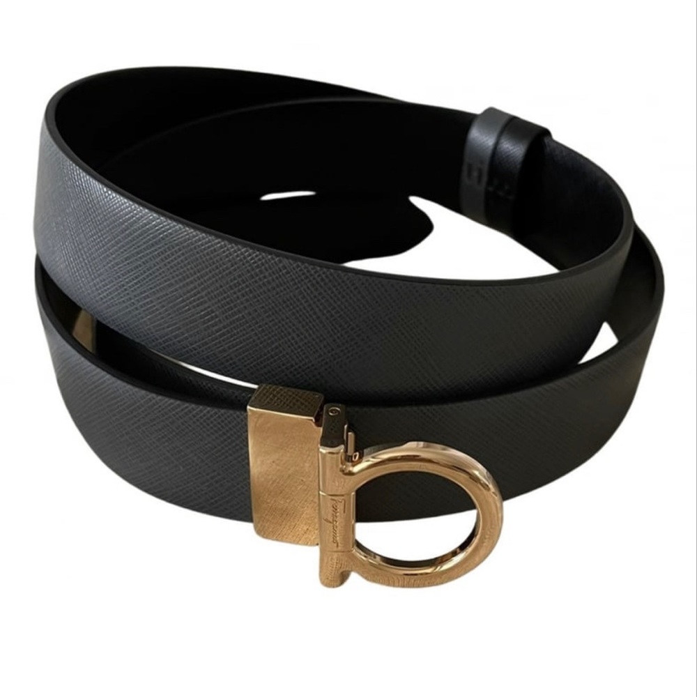 New with tags, Ferragamo Belt size 100.. reverse black and grey.